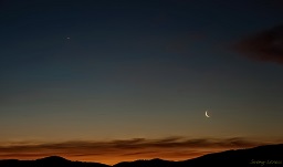 Venus approaches the moon